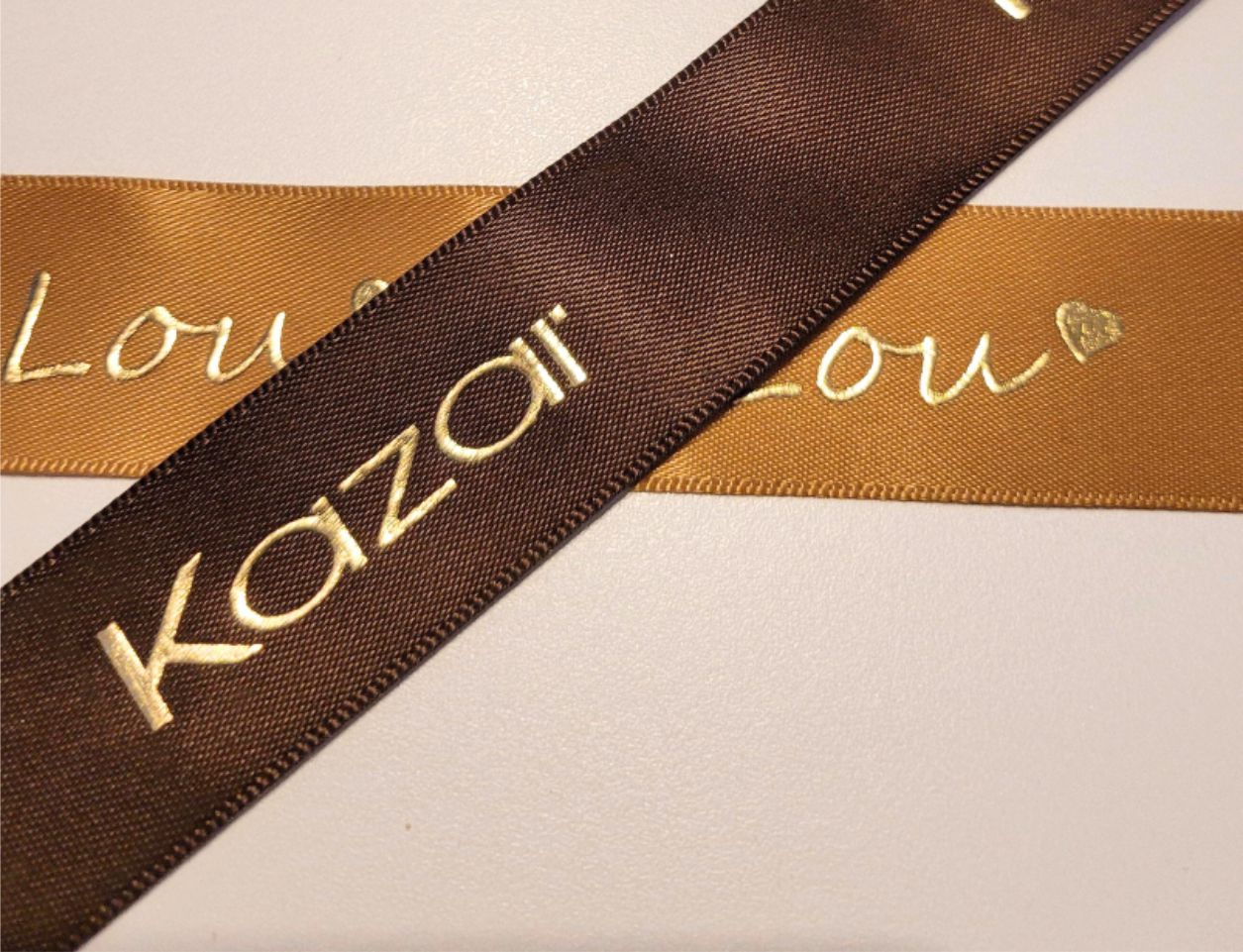 Wstazki hot-stamping zlote wypukłe z logo